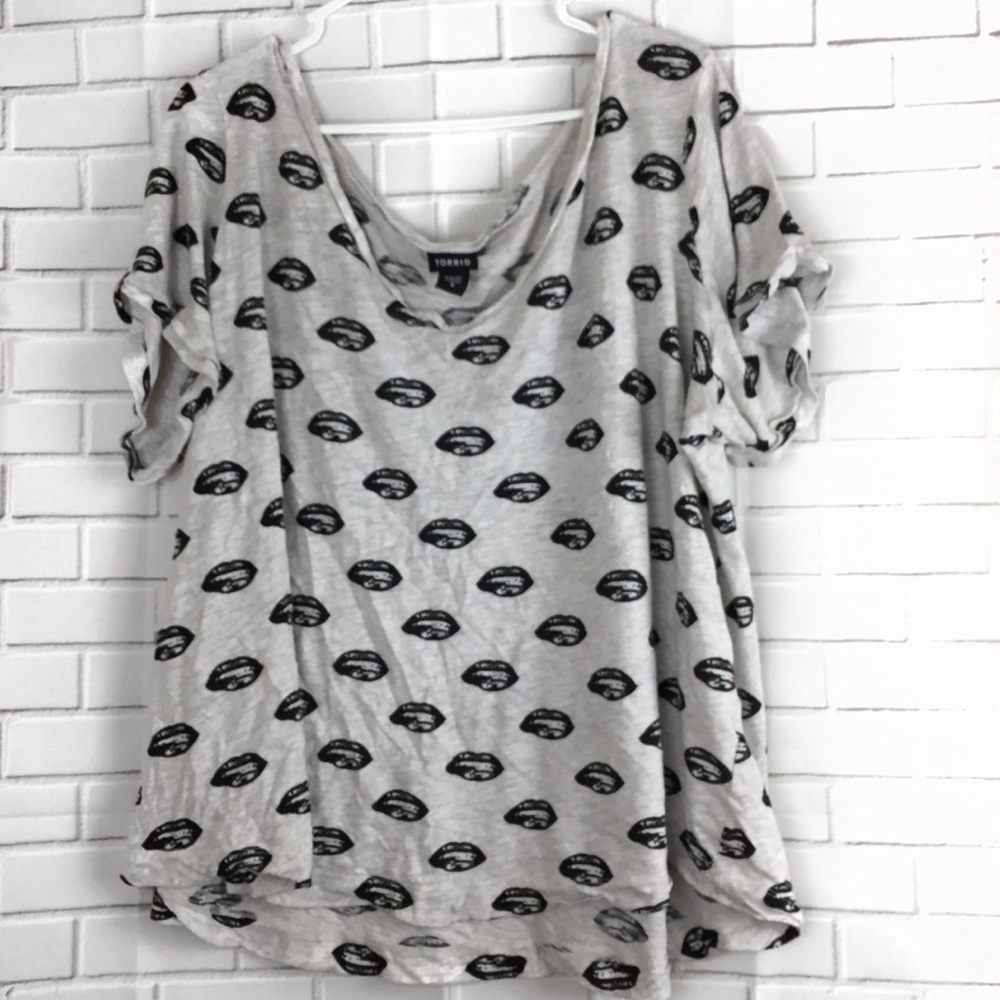 Torrid Lips Cropped Top✨